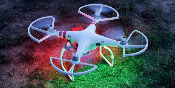 Jak latać dronem? Przydatne informacje dla początkujących